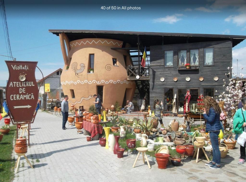 Fațada atelierului Ceramica Pietraru din Horezu